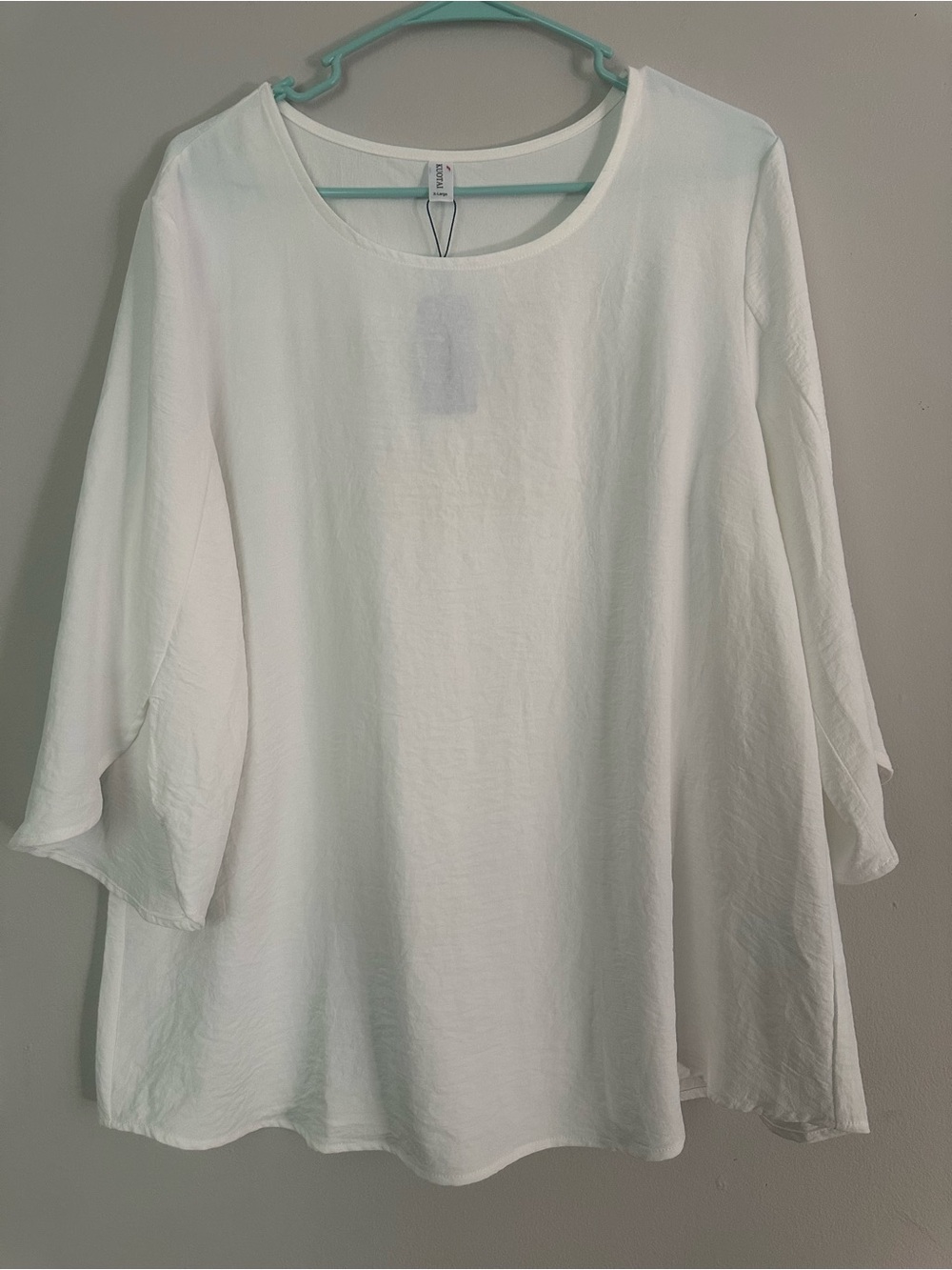 KUOTAI White Flowy Tunic Top
Size X-Large
